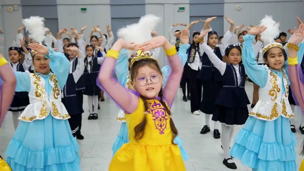 20 тысяч школьников Павлодарской области исполнили танец «Қара жорға» (3)