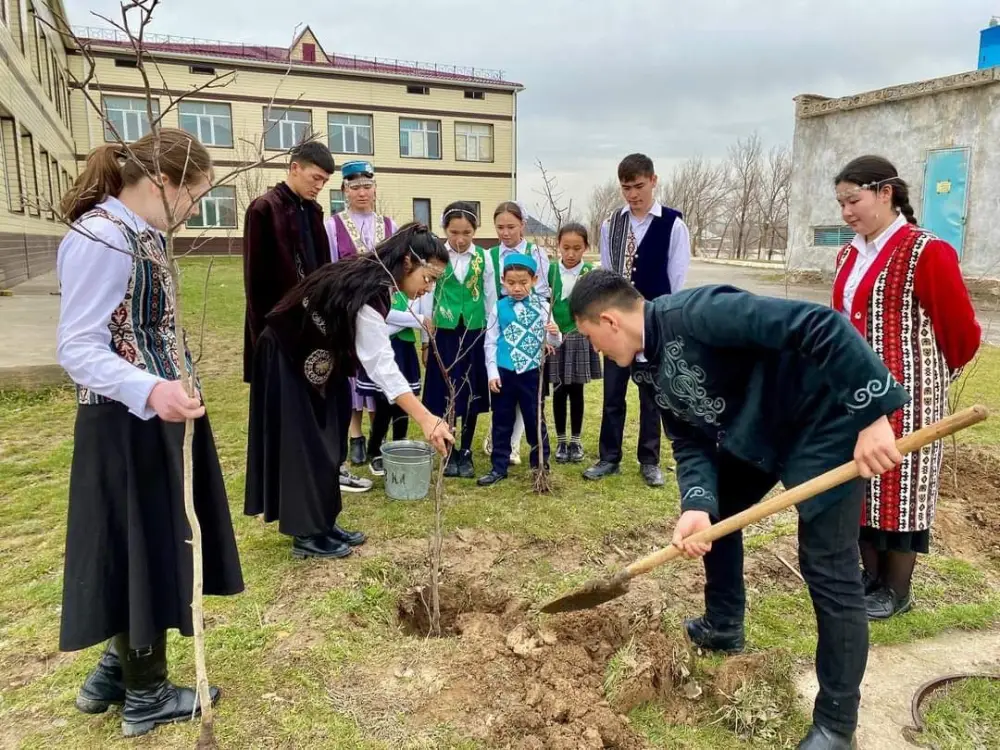 В Туркестанской области прошла акция по посадке саженцев в рамках инициативы «Мөлдір бұлақ» Павлодаре