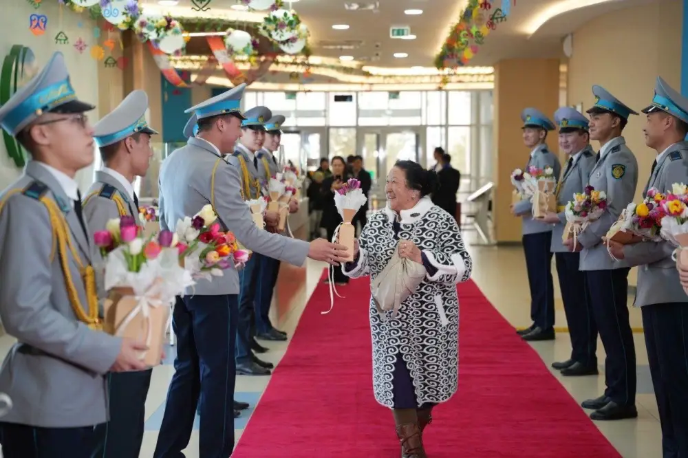 День благодарности в Алматы: праздник, который объединяет поколения и культуры (3)