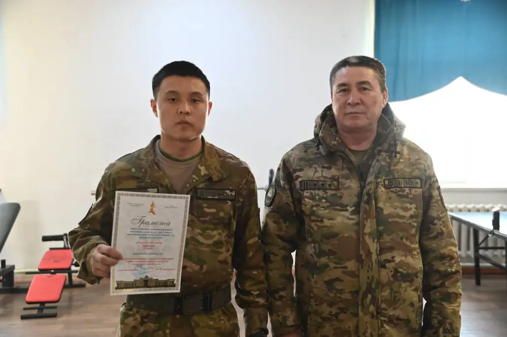 Заместитель министра обороны поощрил войсковую часть 47007 и лучших военнослужащих (2)