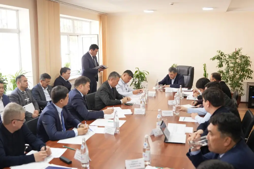 Министр водных ресурсов и ирригации провел совещание по вопросам подготовки к вегетационному периоду в Туркестанской области (6)