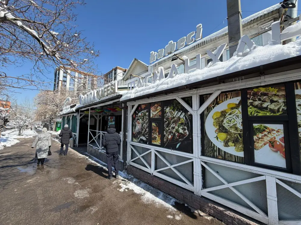 Снос незаконной летней террасы кафе в Алматы: проблемы с соблюдением строительных норм Павлодаре