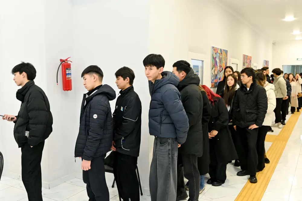 Аким области Абай проголосовал на референдуме (5)