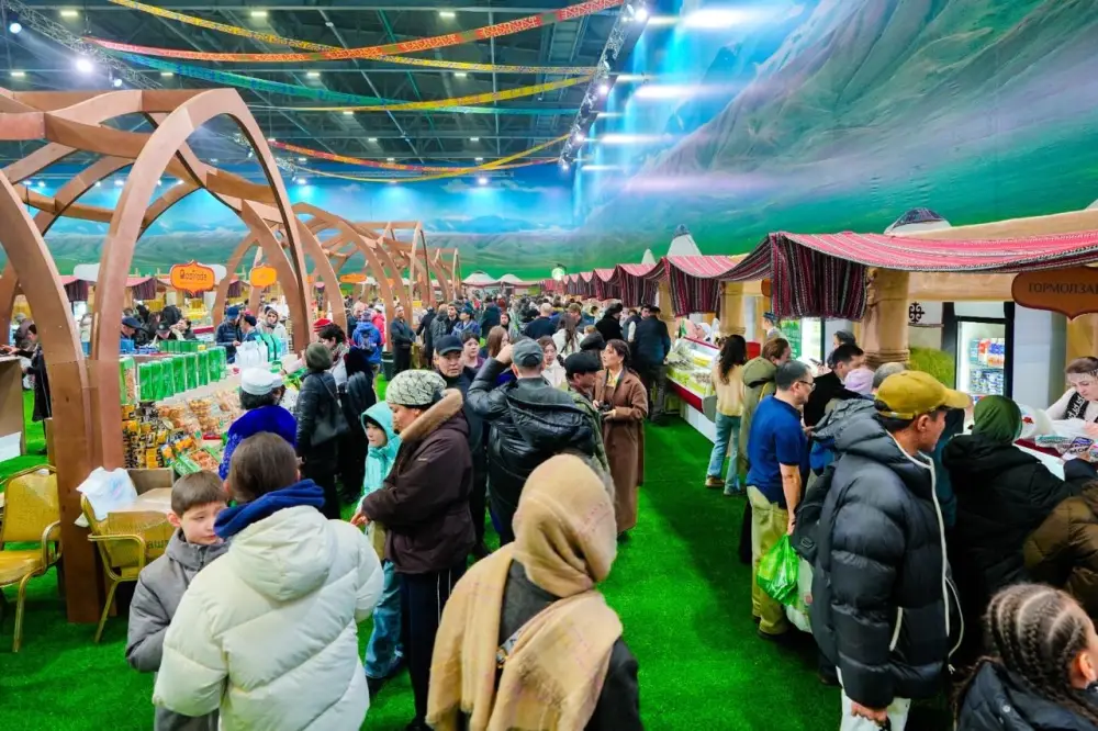 В Астане открыли голографическое шоу «Жеті қазына» на Наурыз (7)