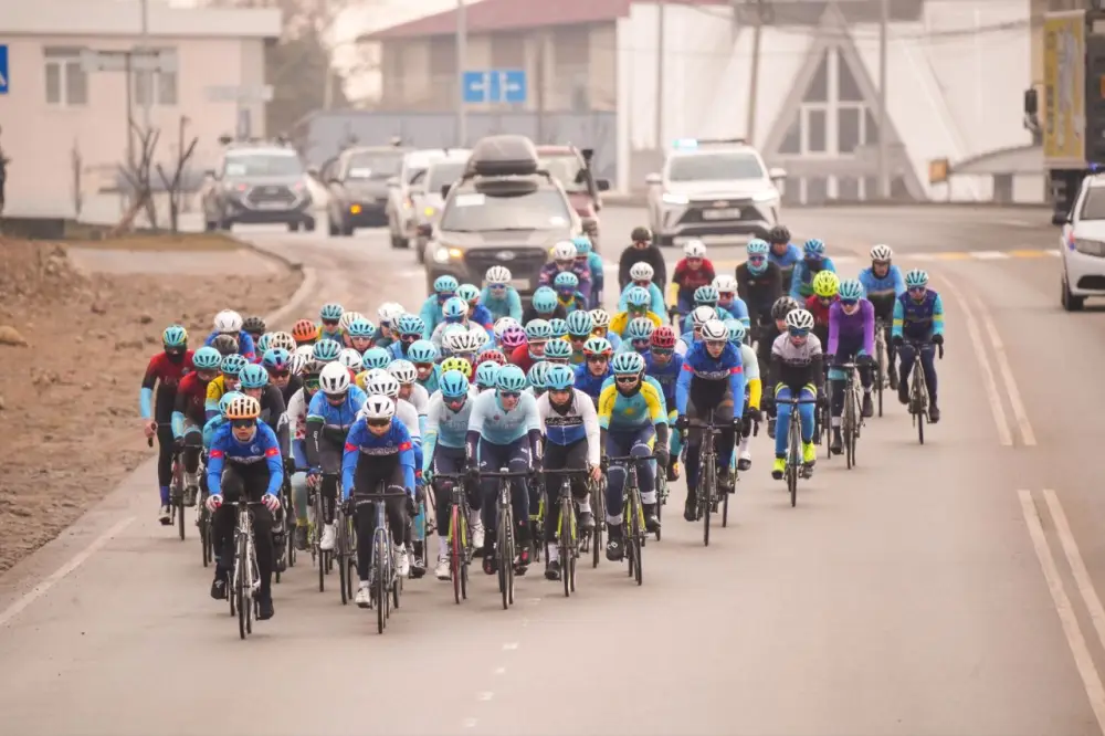 Мурат Куйтенов из Астаны выиграл Открытый зимний чемпионат по велоспорту в Чолпон-Ата Павлодаре