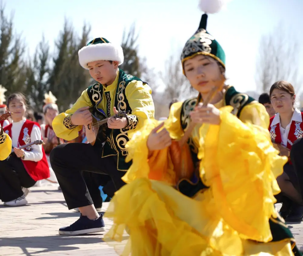 Полмиллиона казахстанских детей одновременно исполнили известные народные кюи (8)