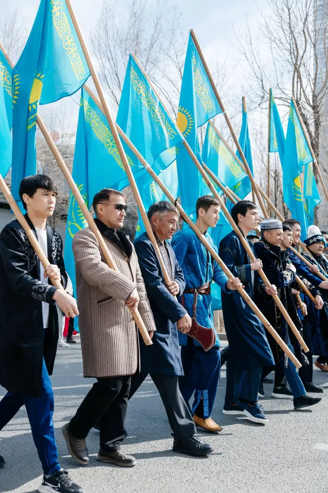 В Атырау прошел парад в честь Дня национальной одежды, собравший около 5000 участников Павлодаре