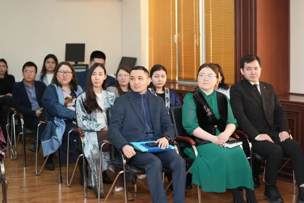 Профессор провела лекцию о традициях Наурыза для сотрудников Минэнерго Павлодаре