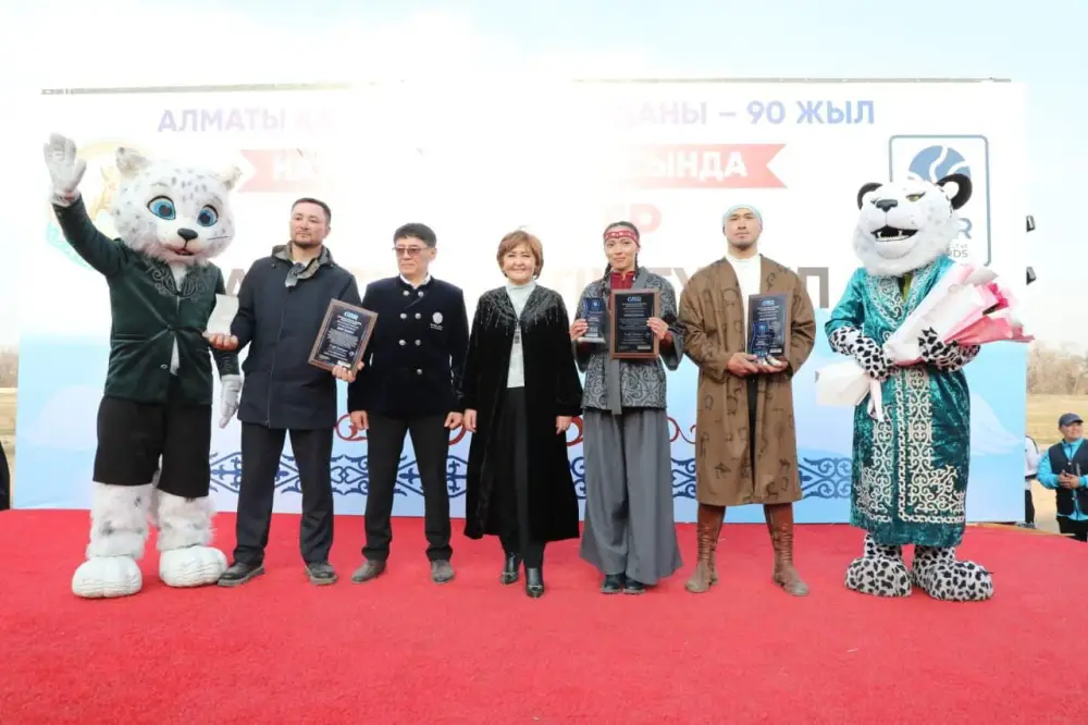 4 мишени за 10 секунд с верблюда: на ипподроме Алматы установлен мировой рекорд (2)