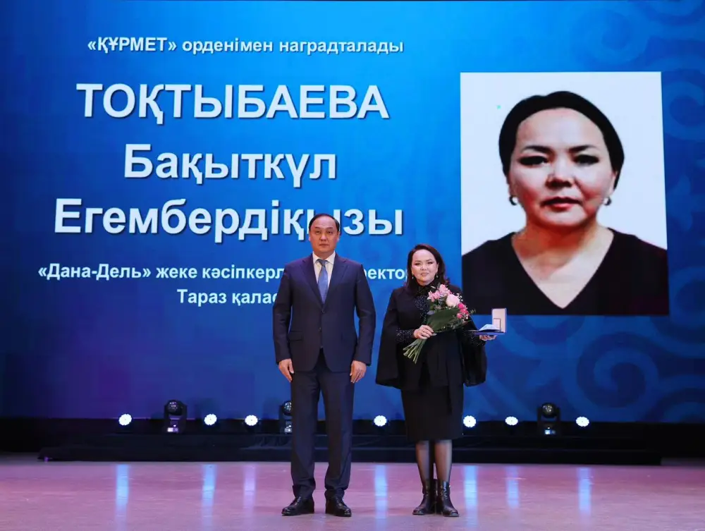 Ербол Карашукеев поздравил жительниц Жамбылской области с 8 Марта Павлодаре