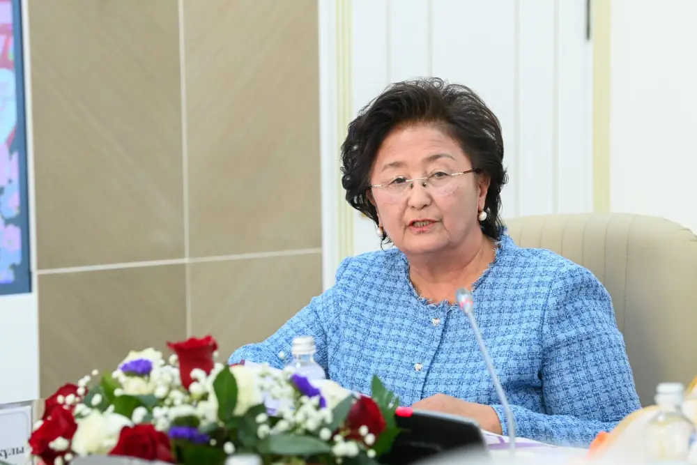 Глава региона встретился с женщинами-матерями (3)