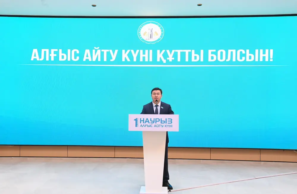 Глава региона наградил работников ряда сфер в честь Дня благодарности Павлодаре