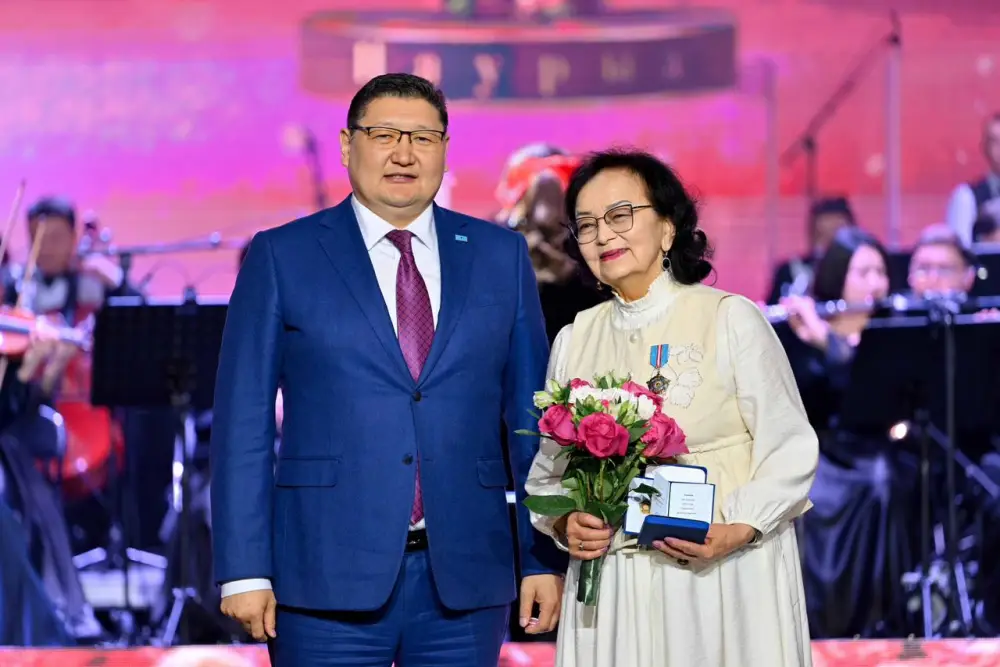 В Семее состоялось торжественное мероприятие, посвященное 8 Марта (6)