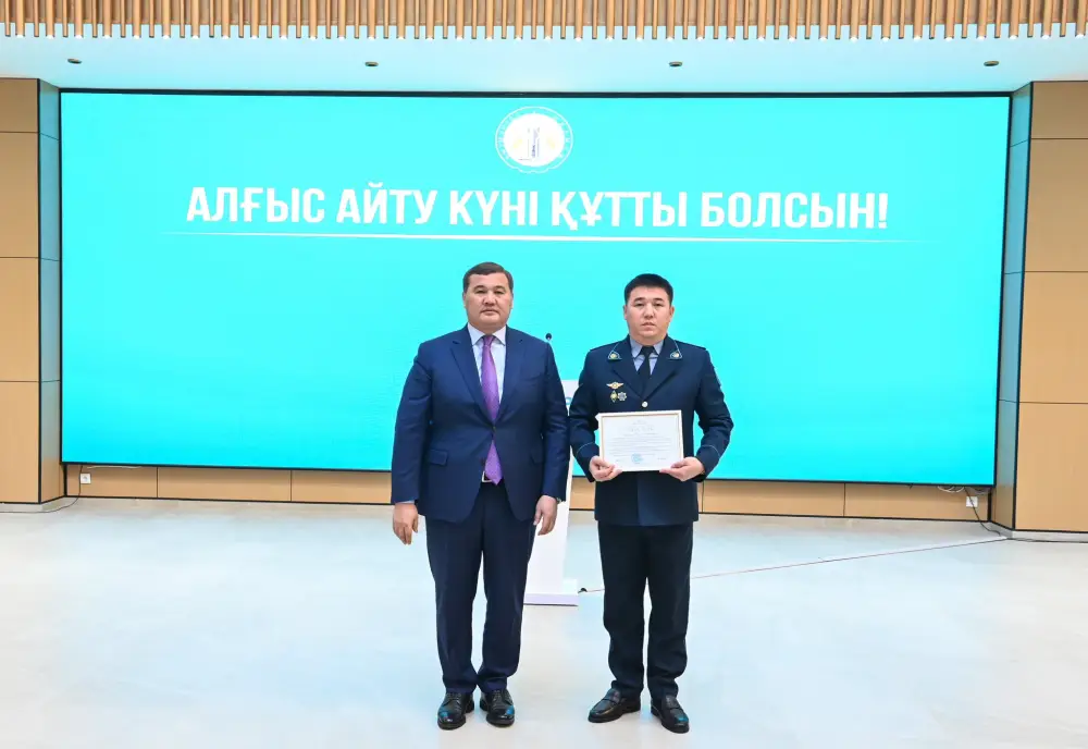 Глава региона наградил работников ряда сфер в честь Дня благодарности (4)