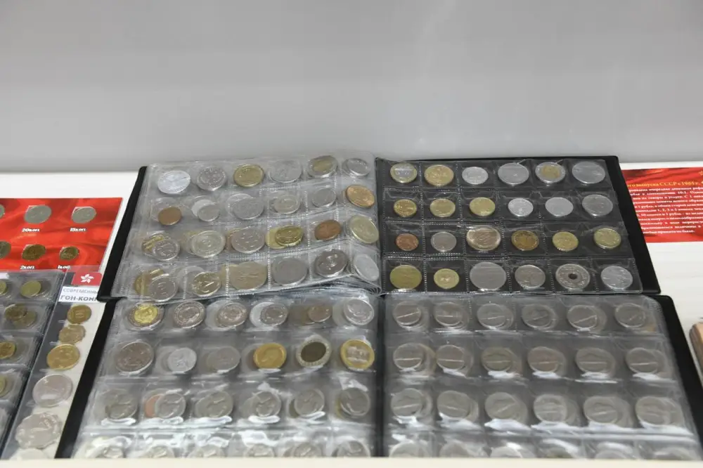 «Закон и порядок»: необычную коллекцию ученика презентовали в столичной школе (4)