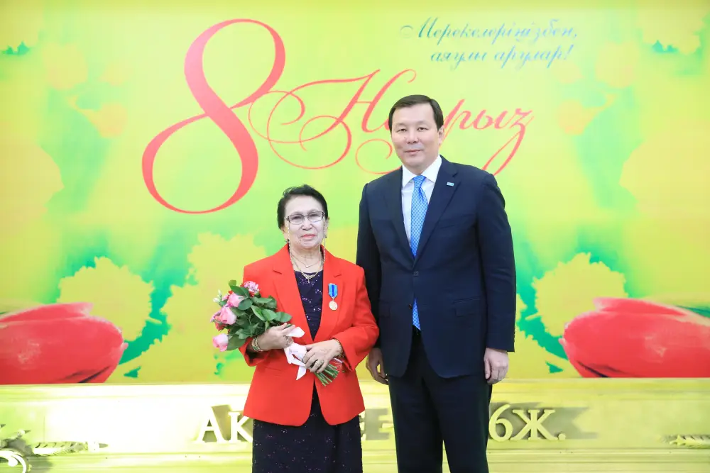 Накануне весеннего праздника актюбинские женщины были удостоены государственных наград (6)