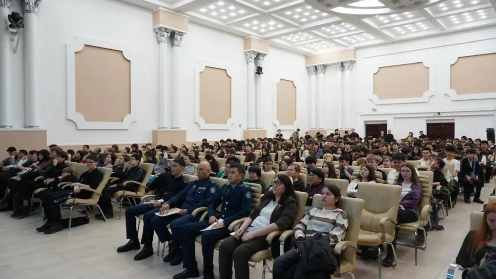 Профилактическое мероприятие для студентов ВКО участие 500 студентов правонарушения молодежная среда Павлодаре