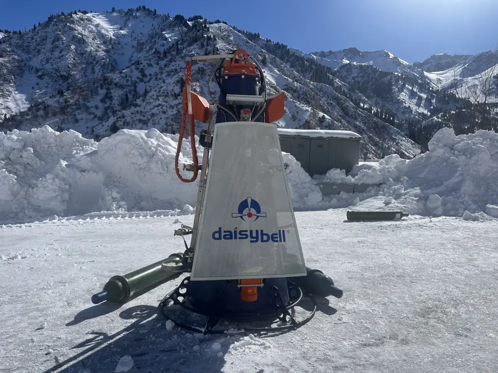 Современные технологии контроля лавин в горах Алматы: вертолёты и газодинамические установки на страже безопасности Павлодаре