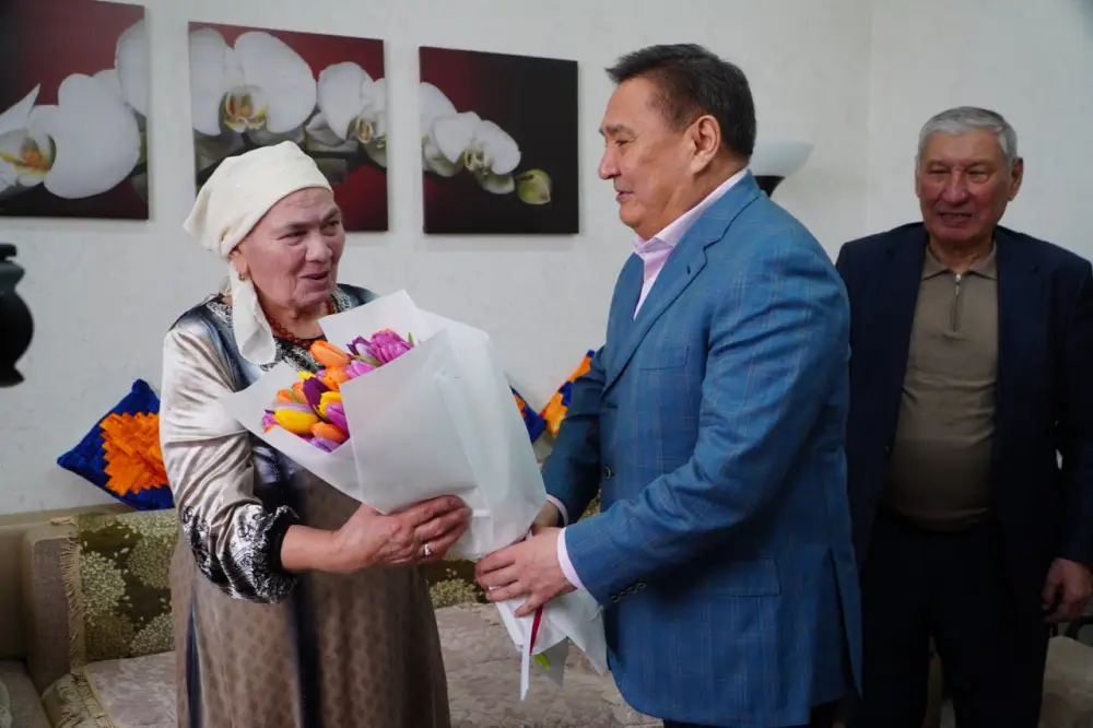 Поздравления с 8 Марта получили ветераны г. Кокшетау (2)