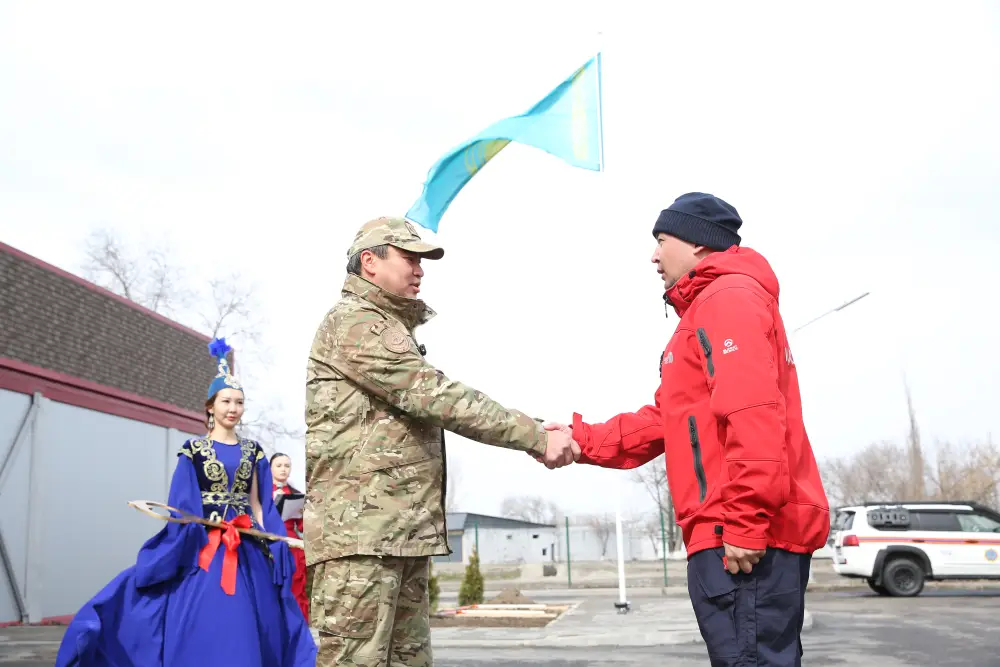 Ключи от новых квартир для спасателей в Алматы Павлодаре