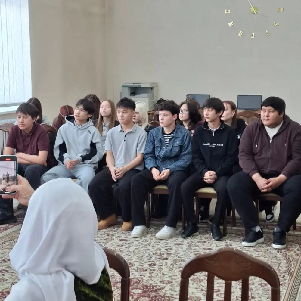 День Шанырака: столичные пенсионеры рассказали студентам о национальных традициях и дали свое благословение (4)