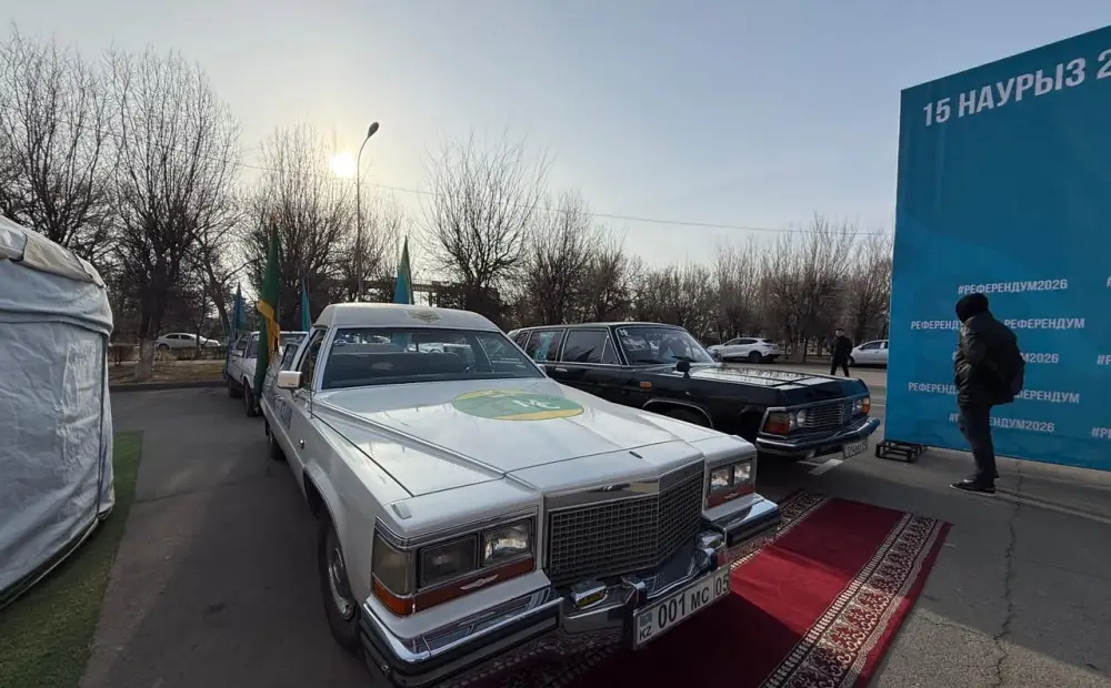 Автопробег на ретро-автомобилях организовали в Қонаеве в день референдума (4)