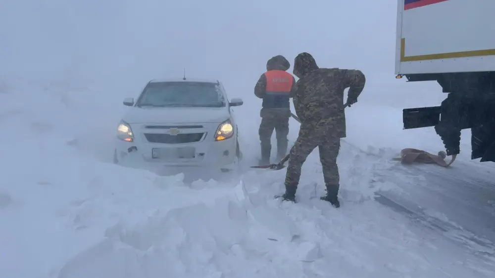 За прошедшие сутки из снежных заносов спасено и эвакуировано 760 человек (2)