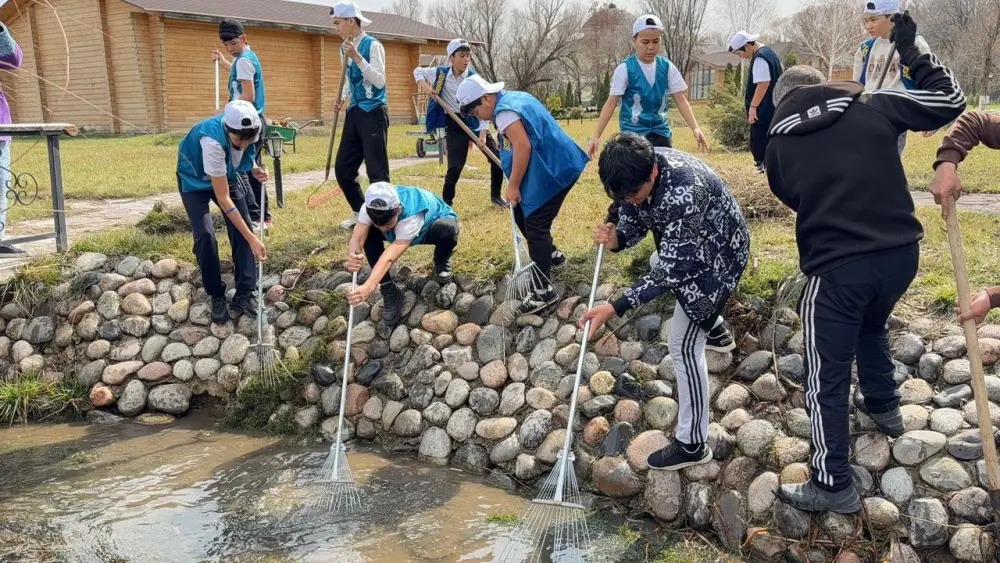 Юные казахстанцы принимают участие в республиканской акции «Мөлдір бұлақ» (5)