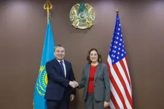 Казахстан и США: Строительство мостов сотрудничества через диалог Ерсайына Нагаспаева и Джули Стаффт Павлодаре