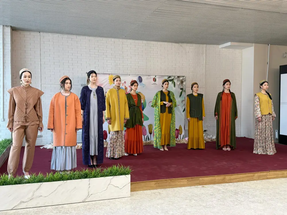 Kazakhstan Celebrates National Clothing Day with Fashion Shows in Almaty Павлодаре