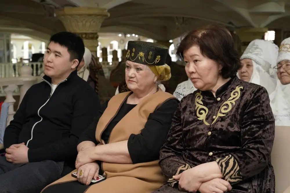 Мастер-класс по созданию головного убора кимешек провели для столичных пенсионеров (10)