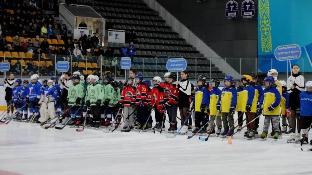 В ВКО стартовал турнир по хоккею среди детей и подростков (10)