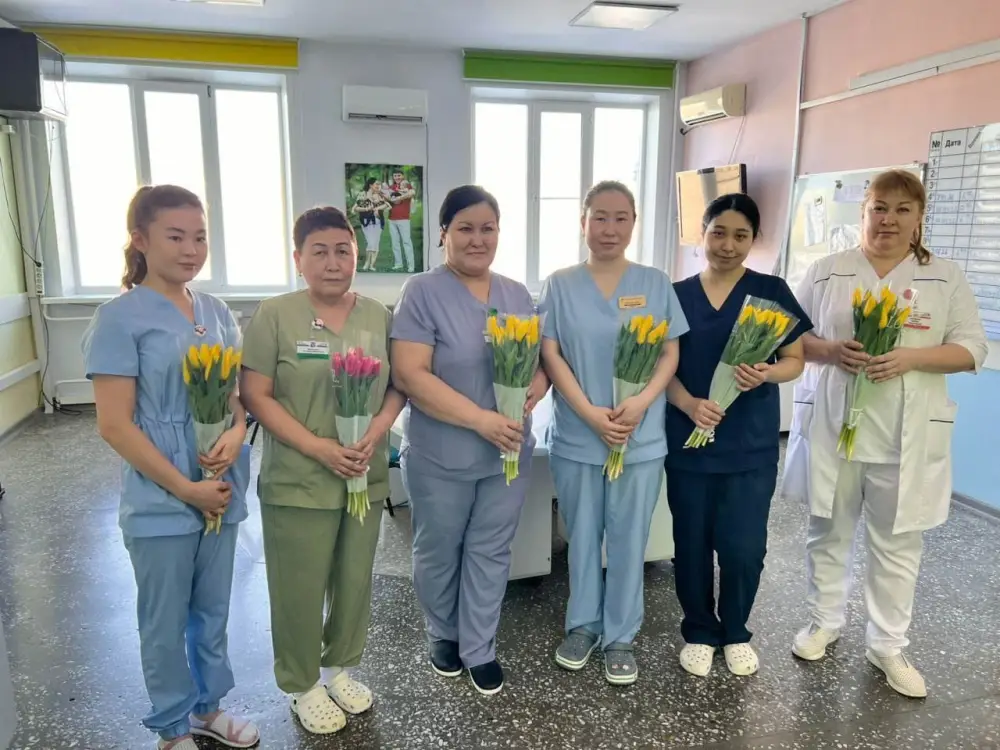 Аким ВКО поздравил с 8 Марта женщин-ветеранов (4)