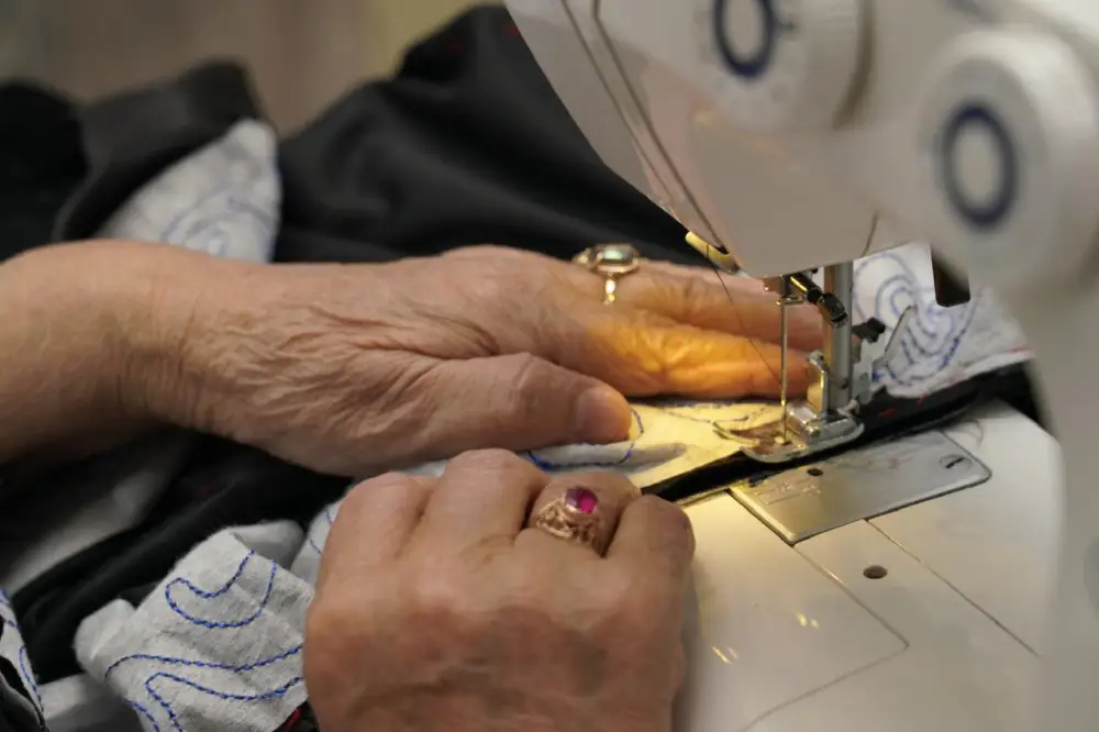 Мастер-класс по созданию головного убора кимешек провели для столичных пенсионеров (3)