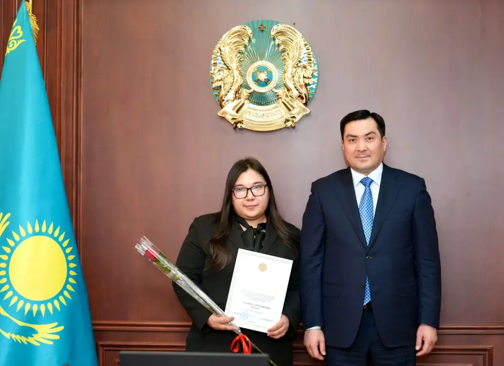 Профессионализм и признание: Министр энергетики вручил госнаграды женщинам отрасли (4)