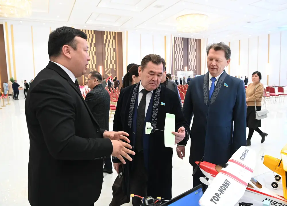 Депутаты Парламента ознакомились с работой Центра компетенций (5)