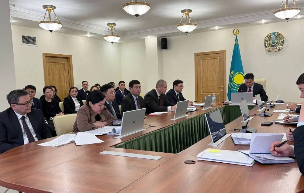 В Минтруда обсудили вопросы назначения спецвыплат работникам вредных производств и планы развития Государственной аннуитетной компании (3)