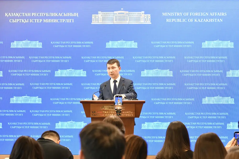 Брифинг Официального представителя МИД РК Ерлана Жетыбаева (4)