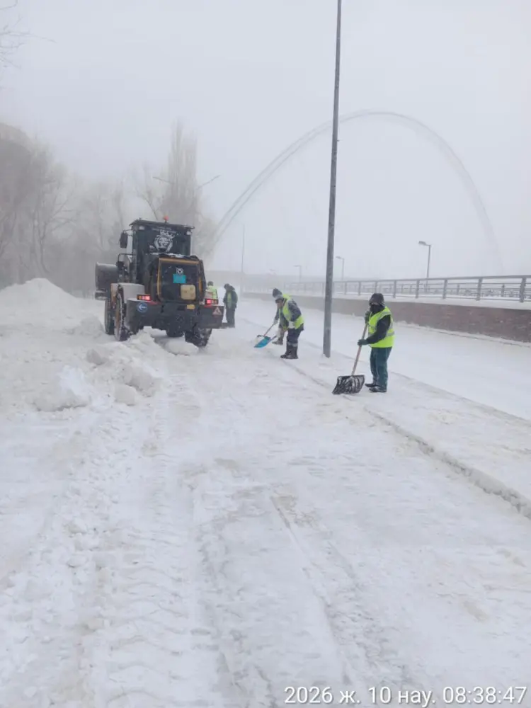 Снегопад в Астане: более 1700 единиц спецтехники задействованы в уборке снега в Астане (6)