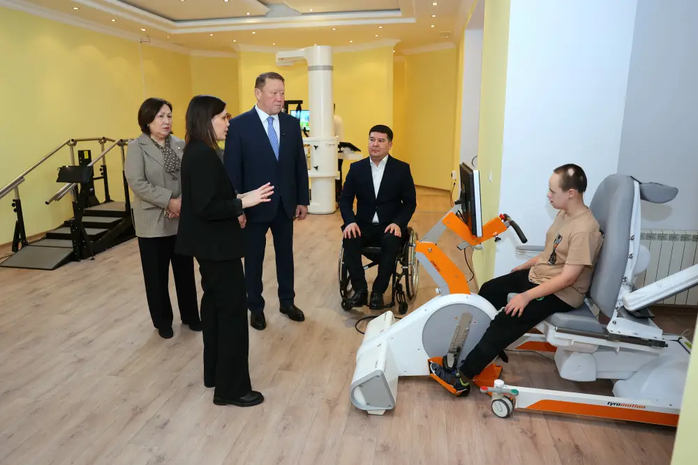 Аким области ознакомился с работой реабилитационного центра (5)