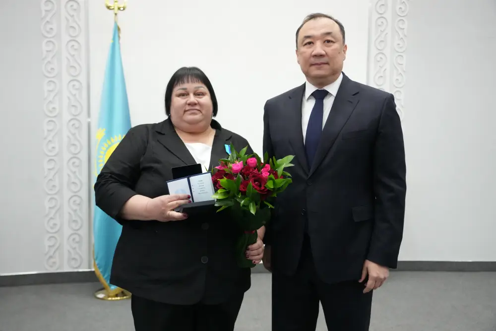 Руководитель дорожной отрасли Казахстана удостоена медали «Ерен еңбегі үшін» за выдающиеся достижения Павлодаре