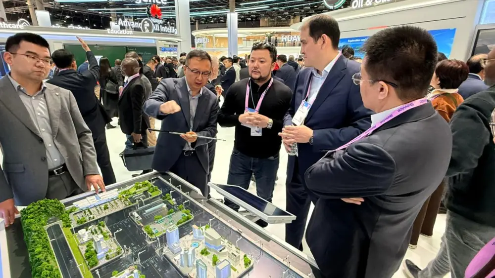 Вице-министр транспорта РК принял участие в MWC Barcelona 2026 (6)