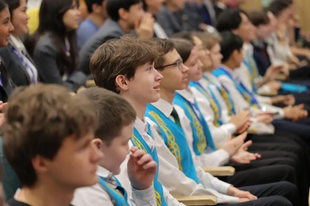 Зажигая звезды: Министр просвещения Жулдыз Сулейменова чествует юные таланты на республиканской олимпиаде Павлодаре