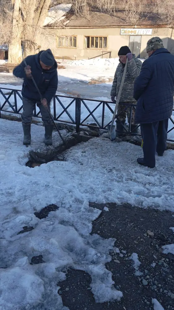 В Урджарском районе активные меры по предотвращению паводков: задействованы мотопомпы и мешки с материалами Павлодаре