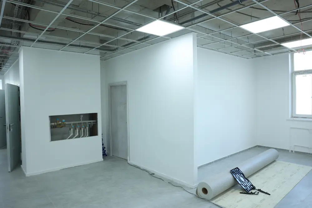 Аким области ознакомился с ходом строительства поликлиники (5)