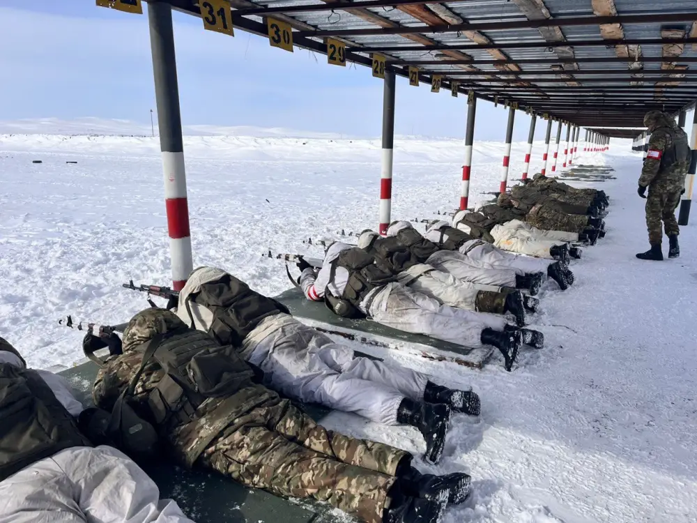 Около 200 курсантов Военного института Сухопутных войск завершили войсковую стажировку в гарнизонах страны (3)