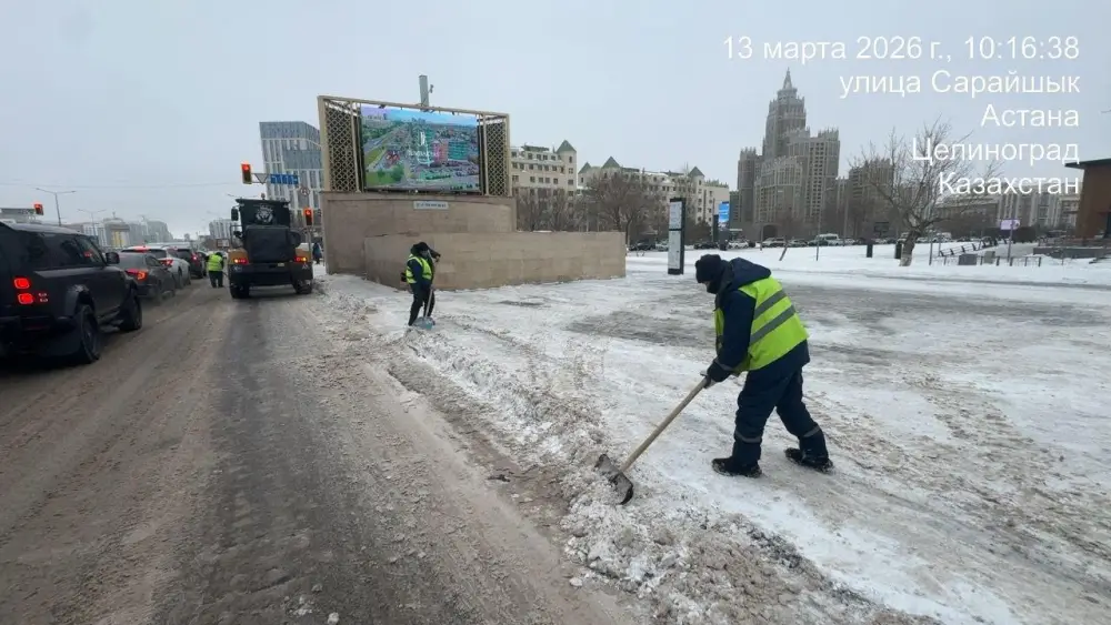Астана очищает зимний покров: 1 800 единиц спецтехники на страже чистоты Павлодаре