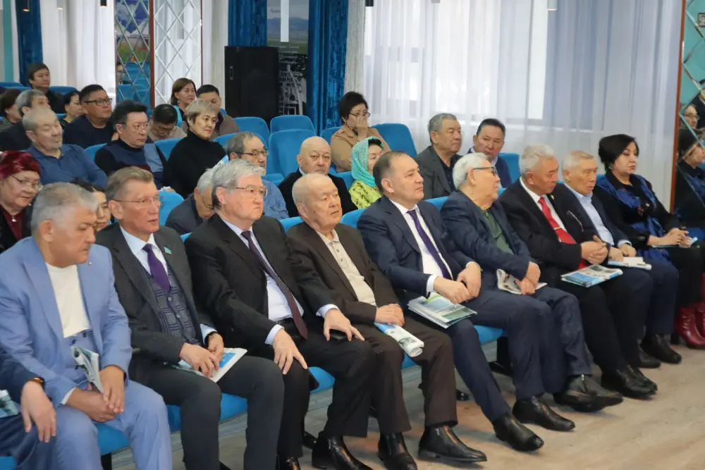 В Астане презентовали книгу, посвященную казахскому писателю, этнографу и композитору Акселеу Сейдембеку (2)