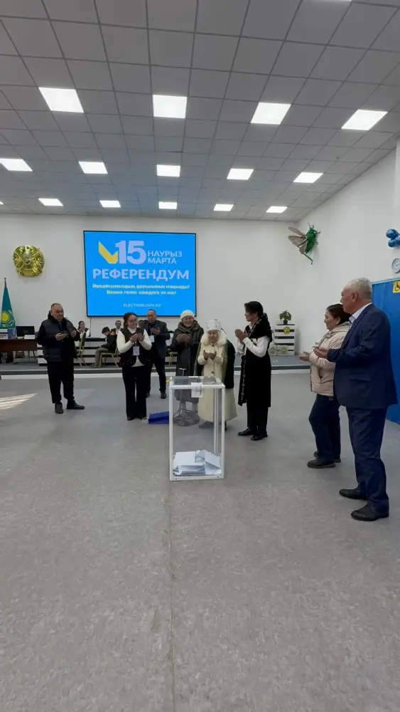 Жительница Алматы на 101-м году жизни проголосовала на референдуме (2)