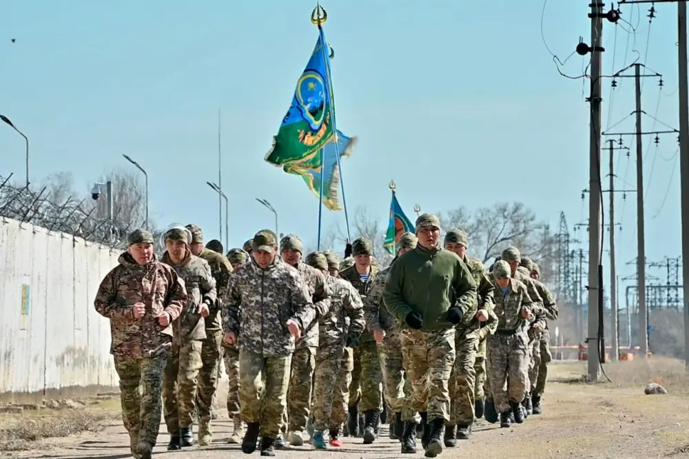 Тысячи военнослужащих Вооруженных сил приняли участие в массовом забеге в честь декады Наурызнама (2)